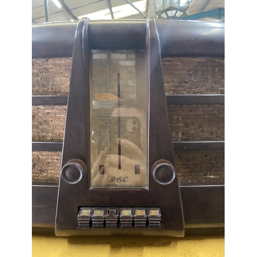A VINTAGE BAKELITE RADIO