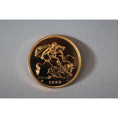 60 - A ROYAL MINT 1993 UNITED KINGDOM BRILLIANT UNCIRCULATED GOLD £5 COIN, limited edition No 0277/1000, ... 