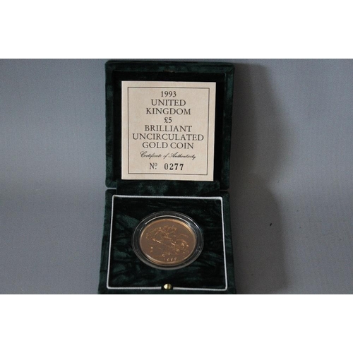 60 - A ROYAL MINT 1993 UNITED KINGDOM BRILLIANT UNCIRCULATED GOLD £5 COIN, limited edition No 0277/1000, ... 