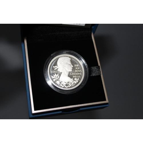 80 - A ROYAL MINT 'THE OFFICIAL QUEENS DIAMOND JUBILEE' £5 SILVER PROOF PIEDFORT COIN, limited edition No... 