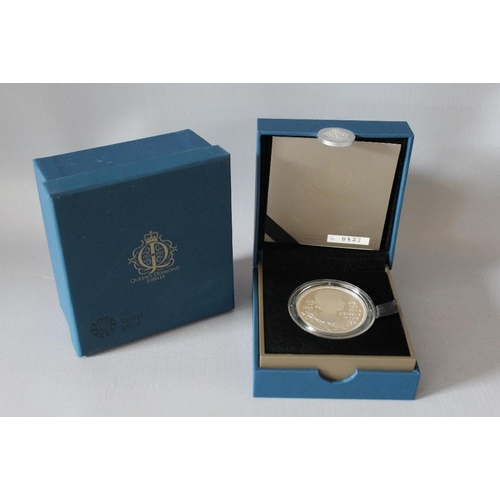 80 - A ROYAL MINT 'THE OFFICIAL QUEENS DIAMOND JUBILEE' £5 SILVER PROOF PIEDFORT COIN, limited edition No... 