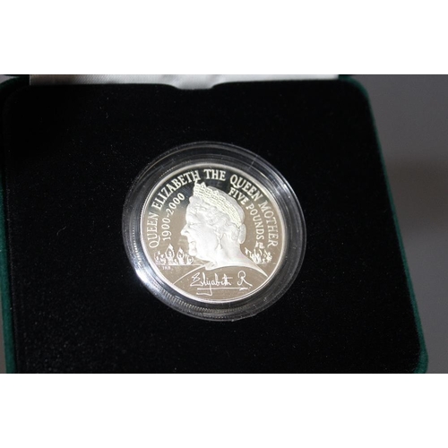 87 - A ROYAL MINT 'QUEEN ELIZABETH - THE QUEEN MOTHER CENTENARY YEAR' SILVER PROOF PIEDFORT CROWN, with C... 