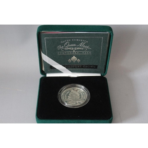 87 - A ROYAL MINT 'QUEEN ELIZABETH - THE QUEEN MOTHER CENTENARY YEAR' SILVER PROOF PIEDFORT CROWN, with C... 