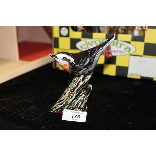 176 - A SMALL ANITA HARRIS ART POTTERY FIGURE OF A NUTHATCH BIRD