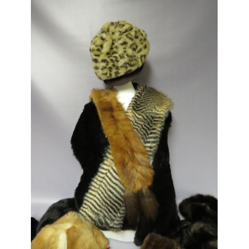 72 - A COLLECTION OF VINTAGE FUR AND FAUX FUR HATS, COLLARS AND STOLES ETC (14)
