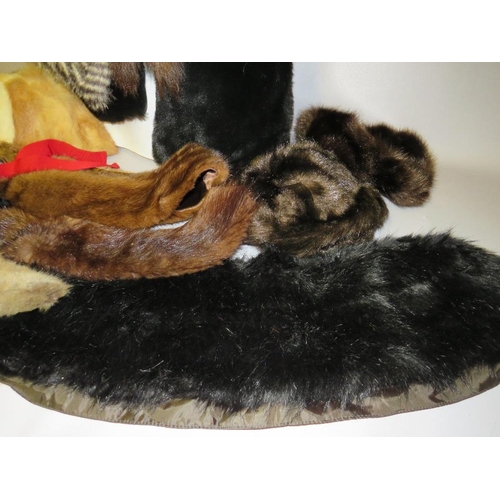 72 - A COLLECTION OF VINTAGE FUR AND FAUX FUR HATS, COLLARS AND STOLES ETC (14)