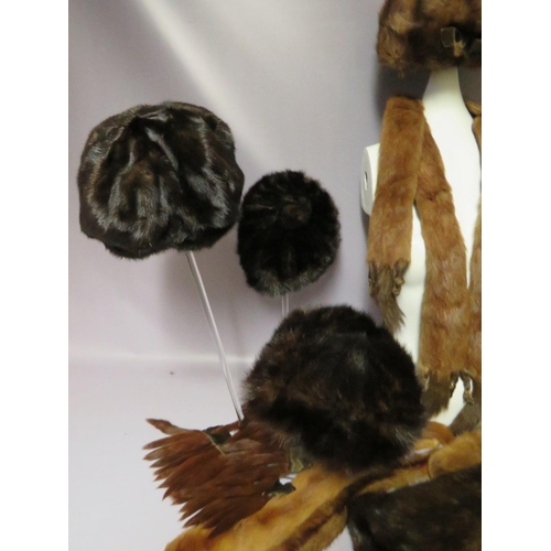73 - A COLLECTION OF VINTAGE MINK FUR ACCESSORIES COMPRISING HATS, STOLES AND COLLARS ETC (13)