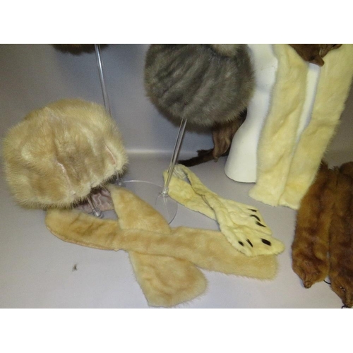 74 - A COLLECTION OF VINTAGE MINK  AND ERMINE FUR ACCESSORIES COMPRISING HATS AND STOLES ETC TO INC SILVE... 