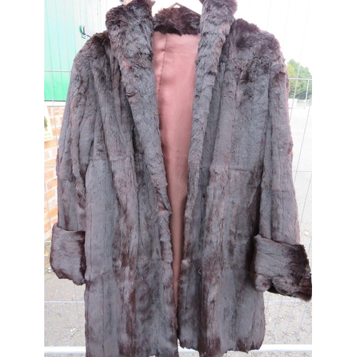 76 - A 1940s / 50s SWING STYLE REAL FUR COAT (Approx size 46