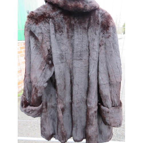 76 - A 1940s / 50s SWING STYLE REAL FUR COAT (Approx size 46