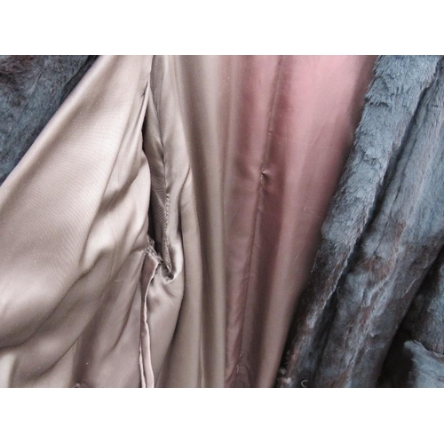 76 - A 1940s / 50s SWING STYLE REAL FUR COAT (Approx size 46