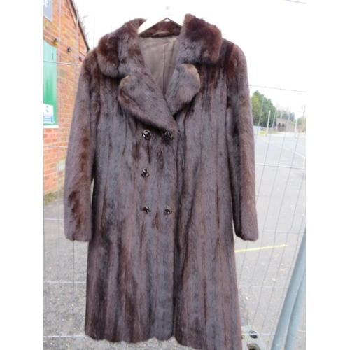 78 - A VINTAGE RICH MAHOGANY BROWN MINK FUR COAT, fully lined, hook fasteners, front pockets, approx size... 