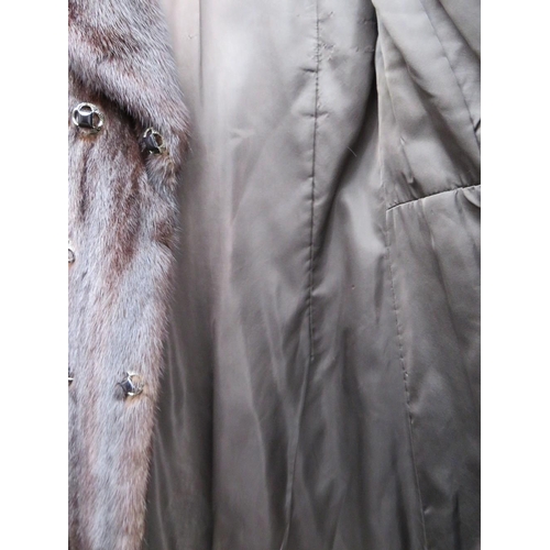 78 - A VINTAGE RICH MAHOGANY BROWN MINK FUR COAT, fully lined, hook fasteners, front pockets, approx size... 