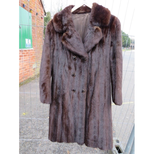 78 - A VINTAGE RICH MAHOGANY BROWN MINK FUR COAT, fully lined, hook fasteners, front pockets, approx size... 