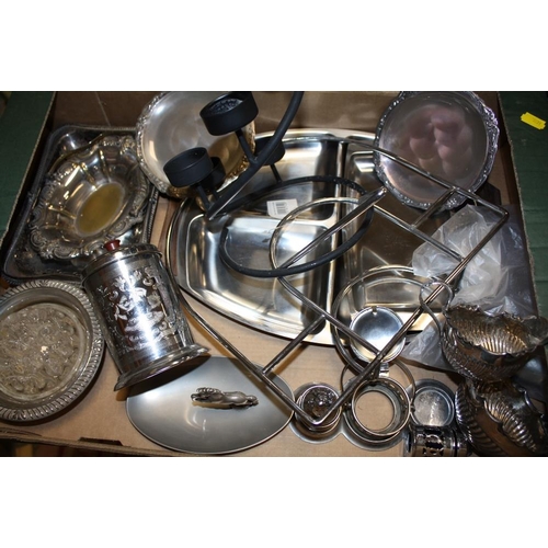 102 - TWO TRAYS OF ASSORTED CERAMICS TO INCLUDE TEAPOTS TOGETHER WITH A TRAY OF METALWARE (3)