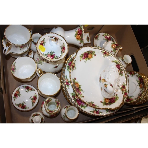 119 - THREE TRAYS OF ROYAL ALBERT OLD COUNTRY ROSES CHINA TEA AND DINNERWARE TO INCLUDE COFFEE POTS, DINNI... 