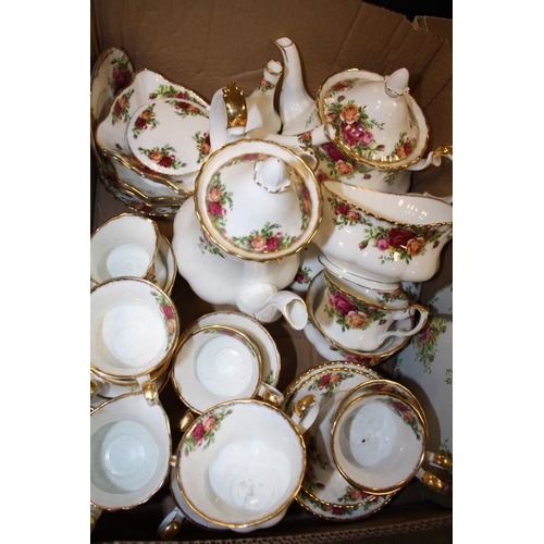 119 - THREE TRAYS OF ROYAL ALBERT OLD COUNTRY ROSES CHINA TEA AND DINNERWARE TO INCLUDE COFFEE POTS, DINNI... 