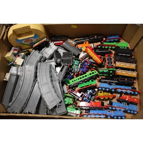 96 - A TRAY OF MOSTLY ERTL THOMAS THE TANK ENGINE TRAINS AND ACCESSORIES ETC