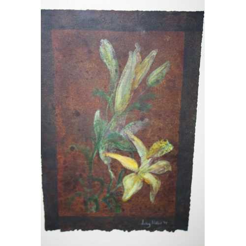 16 - A FRAMED AND GLAZED WATERCOLOUR OF FLOWERS BY LESLIE MILLER (STAFFORDSHIRE ARTIST) SIZE 28 CM X 19 C... 