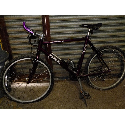 504 - A PURPLE ALUMINIUM TREK BICYCLE
