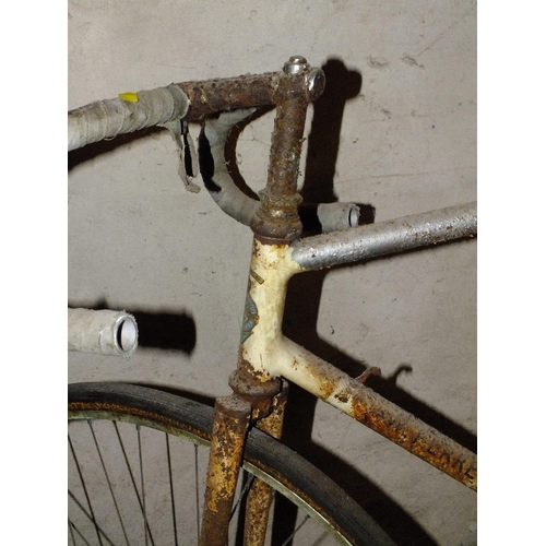 511 - A PERRETTS CYCLE BICYCLE A/F ON VINTAGE TRAINING STAND