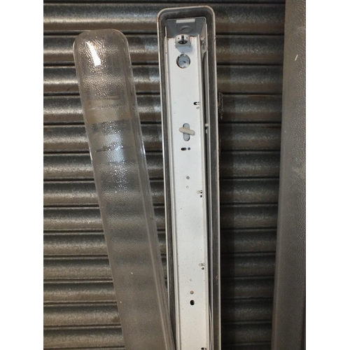 523 - TWO LARGE WORK LIGHTS ON TRIPODS TOGETHER WITH TWO SMALLER EXAMPLE, QUANTITY OF CABLE ETC - HOUSE CL... 