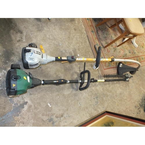 528 - A SELECTION OF ELECTRICAL AND PETROL GARDEN AND HANDTOOLS TO INCLUDE A RYOBI STRIMMER, HUSQVARNA 136... 