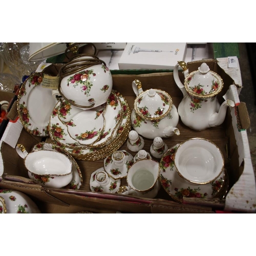 109 - THREE TRAYS OF ROYAL ALBERT OLD COUNTRY ROSES CHINA TO INCLUDE A TABLE LAMP, CAKE STAND, CUPS AND SA... 