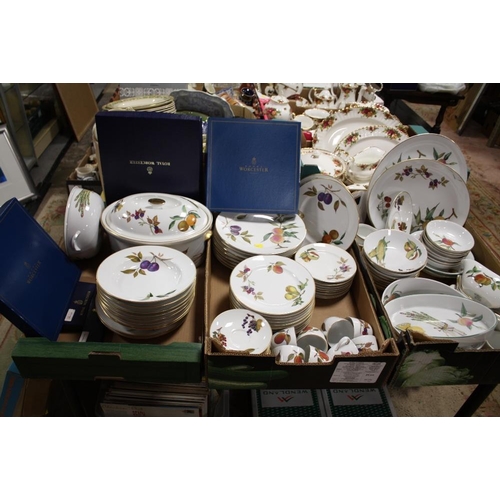 110 - THREE TRAYS OF ROYAL WORCESTER EVESHAM CHINA TO INCLUDE A OVAL LIDDED COOKING POT, DINING PLATES ETC... 