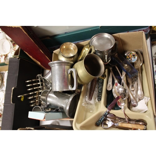 114 - A BOX OF ASSORTED METALWARE TO INCLUDE A SILVER PLATED TOAST RACK, FLATWARE ETC.