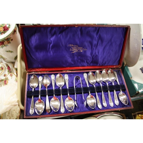 114 - A BOX OF ASSORTED METALWARE TO INCLUDE A SILVER PLATED TOAST RACK, FLATWARE ETC.