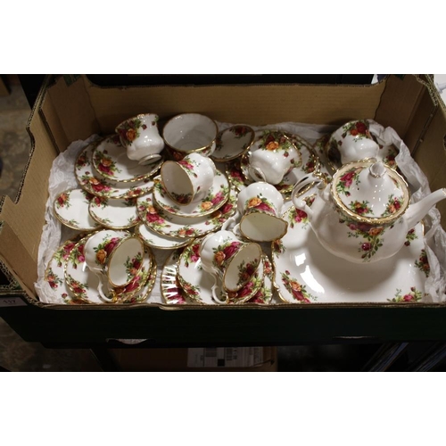 117 - A TRAY OF ROYAL ALBERT OLD COUNTRY ROSES, TO INCLUDE TEA POT, TRIOS ETC.