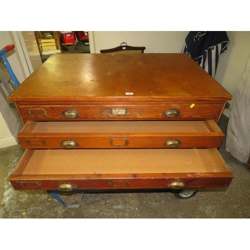 601 - A VINTAGE SIX DRAWER PLAN CHEST, H-73 W-116 D-80 CM