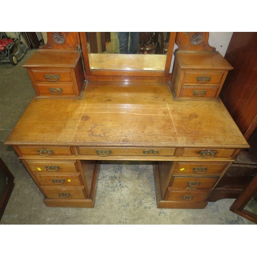 602 - AN EDWARDIAN CARVED MAHOGANY DRESSING TABLE W-122 CM