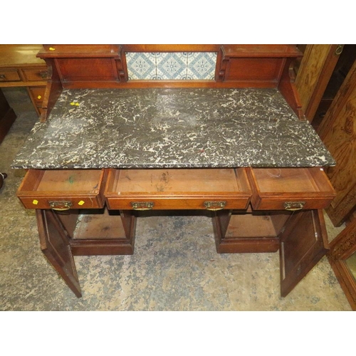 603 - AN EDWARDIAN CARVED MAHOGANY MARBLE TOPPED WASHSTAND W-122 CM