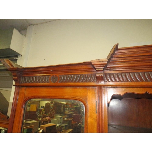 604 - AN EDWARDIAN CARVED MAHOGANY TRIPLE WARDROBE H-229 W-220 CM S/D