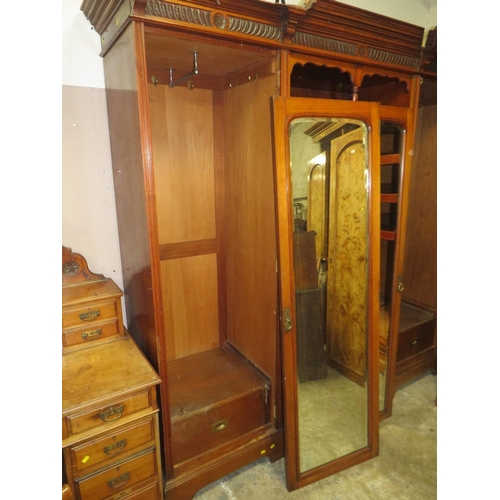 604 - AN EDWARDIAN CARVED MAHOGANY TRIPLE WARDROBE H-229 W-220 CM S/D