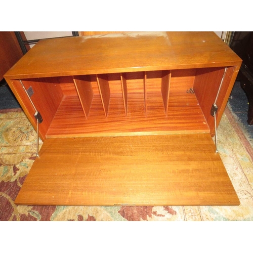 630 - A RETRO TEAK LADDERAX STYLE MODULAR BOOKCASE - WITH ONE CUPBOARD, FOUR LONG SHELVES AND THREE WIDER ... 