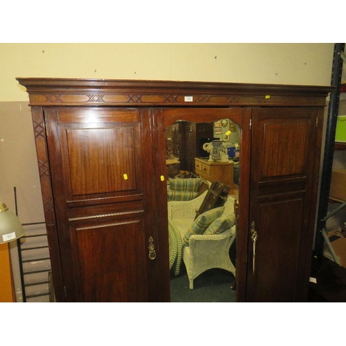 632 - A 1920'S MAHOGANY TRIPLE WARDROBE H-198 W-152 CM