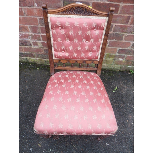 636 - AN EDWARDIAN CARVED MAHOGANY CHAIR