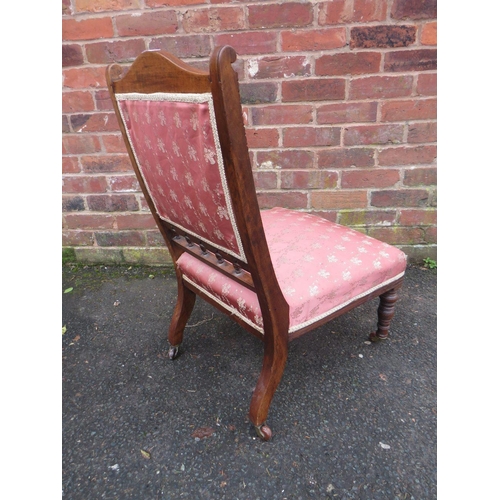 636 - AN EDWARDIAN CARVED MAHOGANY CHAIR