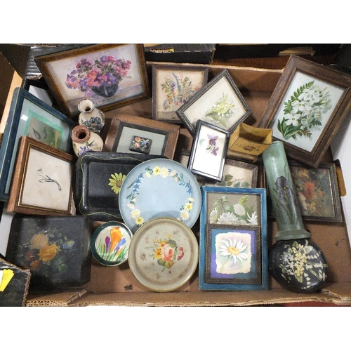 80 - A TRAY OF COLLECTABLES TO INCLUDE LACQUER WARE TRINKET BOX, SMALL PICTURE FRAMES ETC.