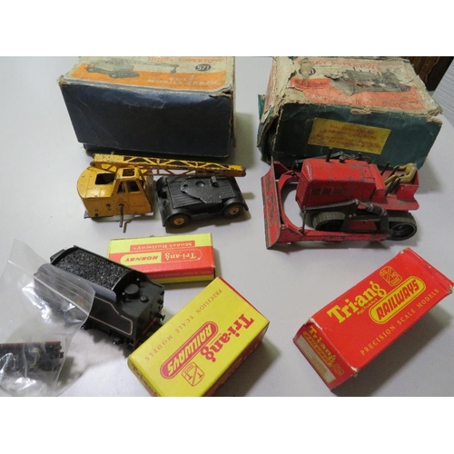 91 - A QUANTITY OF VINTAGE DIECAST VEHICLES TO INCLUDE A DINKY BLAW KNOX  BULLDOZER AND COLES MOBILE CRAN... 