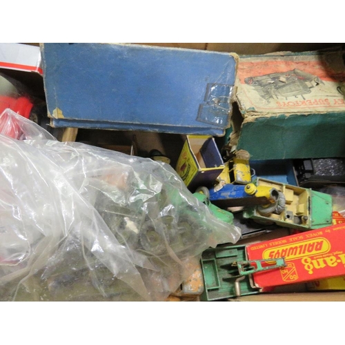 91 - A QUANTITY OF VINTAGE DIECAST VEHICLES TO INCLUDE A DINKY BLAW KNOX  BULLDOZER AND COLES MOBILE CRAN... 