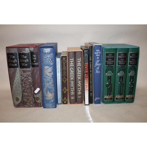 260 - A COLLECTION OF FOLIO SOCIETY BOOKS TO INCLUDE LEO TOLSTOY, GRIMMS FAIRY TALES ETC. (14)