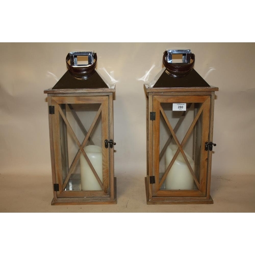 280 - A PAIR OF DECORATIVE MODERN CANDLE LANTERNS, HEIGHT 45 CM