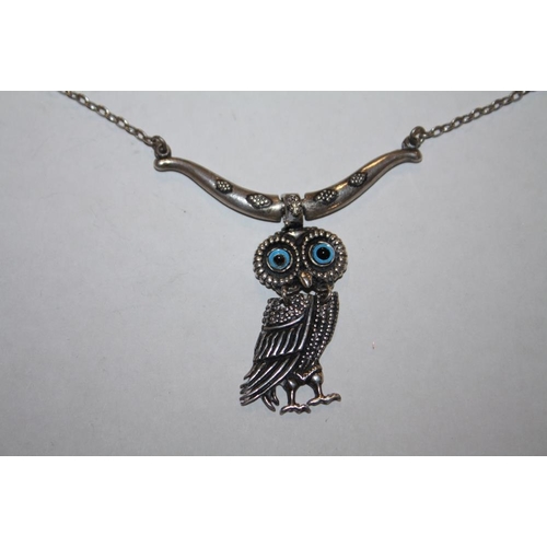 325 - A STERLING SILVER OWL NECKLACE, APPROX WEIGHT 12.8 G