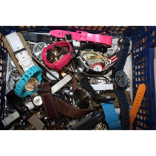 360 - A QUANTITY OF MODERN WRISTWATCHES TO INCLUDE A CITIZEN EXAMPLE