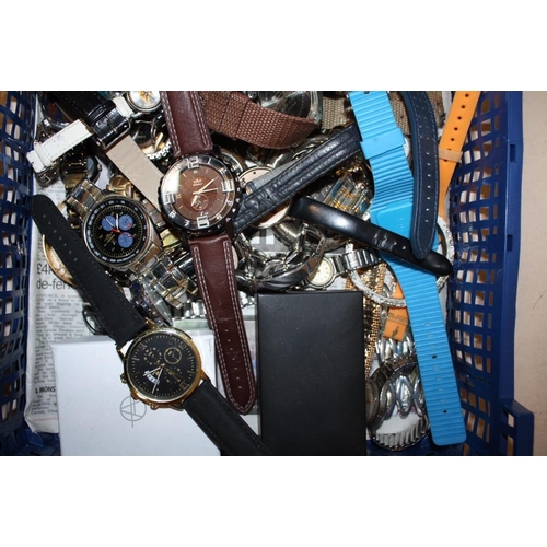 360 - A QUANTITY OF MODERN WRISTWATCHES TO INCLUDE A CITIZEN EXAMPLE