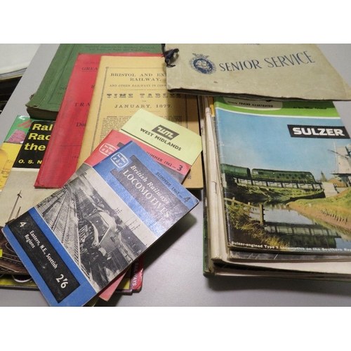 370 - A COLLECTION OF RAILWAY INTEREST BOOKS AND MAGAZINES TO INCLUDE BRITISH RAILWAYS LMR DERBY 1960 RULE... 